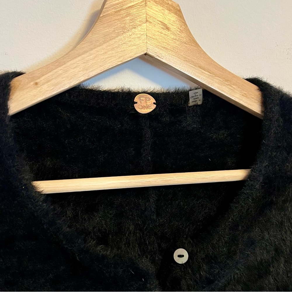 FREE PEOPLE Allegra Cardi Soft Fuzzy Cropped In Black Small - Picture 5 of 6